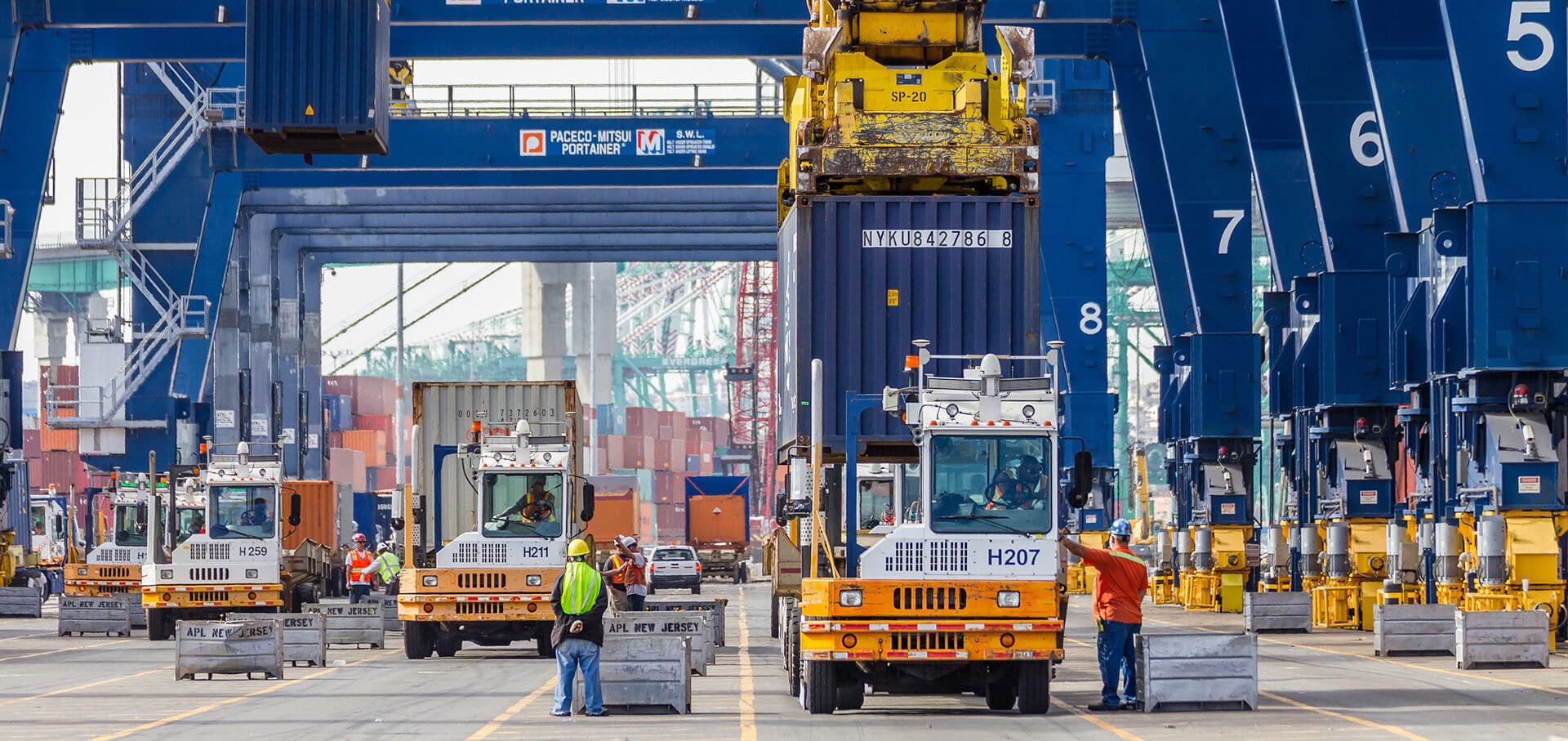Manufacturers Call for White House Intervention in West Coast Port Labor Dispute